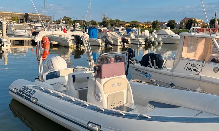 Asso 58 con motore NUOVO Tohatsu MFS 140 mega