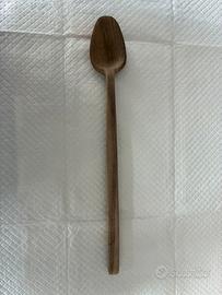 Cucchiaio in legno di ulivo