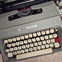 macchina  da scrivere 