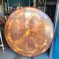 Tavolo rotondo intarsiato 