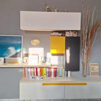  parete attrezzata lampadario tavoli