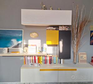  parete attrezzata lampadario tavoli