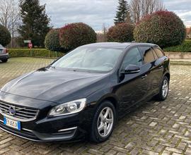 Volvo V60 D3 Geartronic R-design Momentum