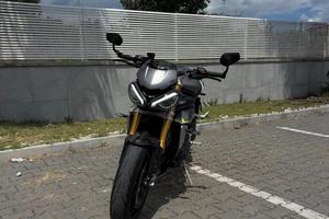 Triumph speed triple 1200 rs