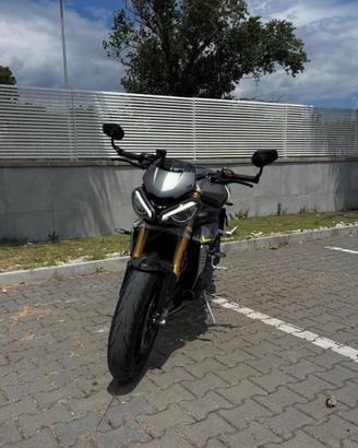 Triumph speed triple 1200 rs