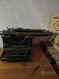 macchina da scrivere Remington 