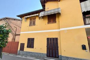 Immobile di 200 m² a Tortona