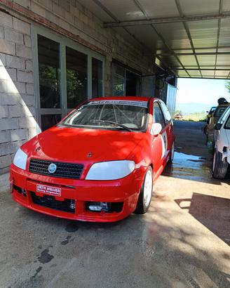 auto da corsa slalom salita