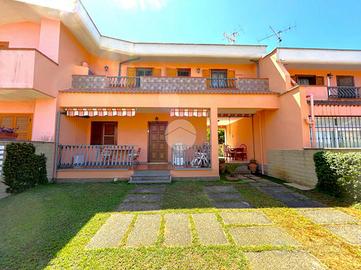 VILLA A SCHIERA A ANZIO