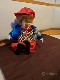 clown in porcellana e corpo in stoffa 