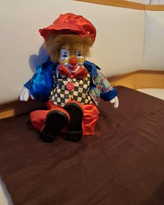 clown in porcellana e corpo in stoffa 