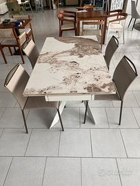 Tavolo in gress marmo allungabile con sedie