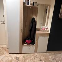 Ingresso casa bianco/legno