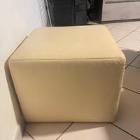 Pouf quadrato in pelle color crema