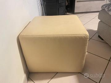 Pouf quadrato in pelle color crema