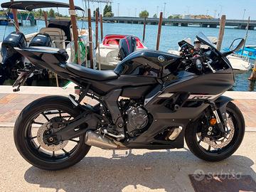 Yamaha R7