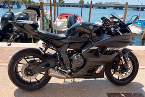 Yamaha R7