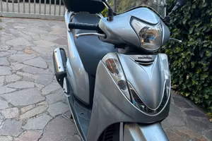 Sh 300 honda
