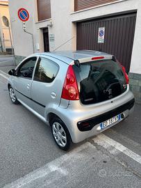 PEUGEOT 107 1.0 68 CV 5p sweet years 2 tronic