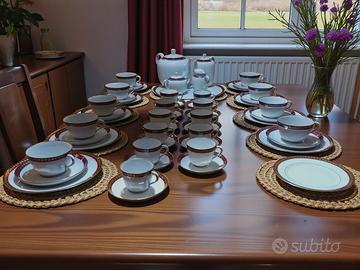 Set in porcellana bianca lucida