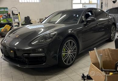 Panamera Turbo s Hybrid Executive