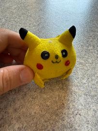 Pokémon vintage Pikachu vibrante che cammina