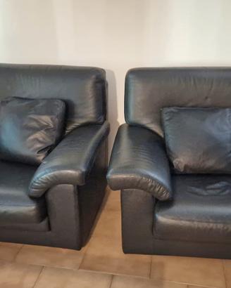 Coppia di poltrone pelle nera pieno fiore  nere