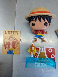Funko pop One piece kinder luffy con carta