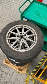 Pneumatici invernali e cerchi Mercedes classe A.