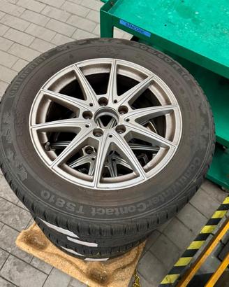 Pneumatici invernali e cerchi Mercedes classe A.