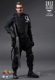 Hot Toys - Lt. Jim Gordon toy Fairs 2012 Swat Ver.