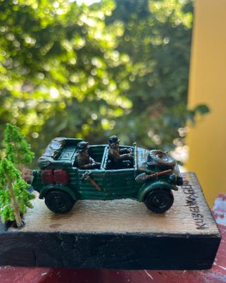 Modellino dipinto a mano di un Kubelwagen tedesco