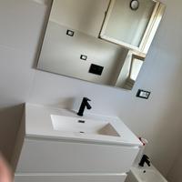 Mobile bagno con lavabo e specchio MAI USATI