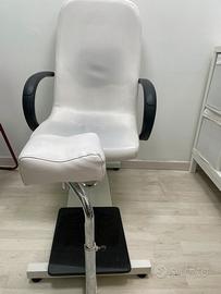 Poltrona podologica in buone condozioni.