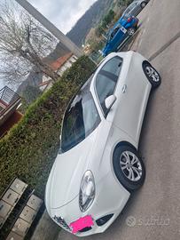 ciao .auto Alfa Romeo bianca 1.6 e motore è perfet