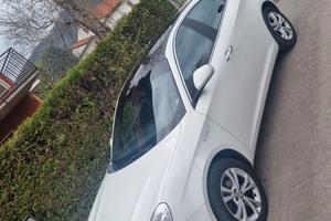 ciao .auto Alfa Romeo bianca 1.6 e motore è perfet