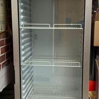 Vetrina frigo griffata “Nastro Azzurro”