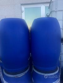 Fusti  da 200 lt usati in plastica con coperchio
