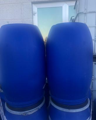Fusti  da 200 lt usati in plastica con coperchio