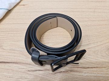 Cinta Piquadro in pelle nera – Eleganza e qualità