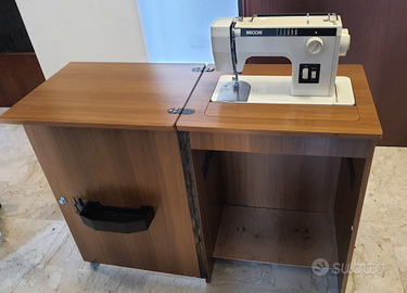 Macchina da cucire Necchi 517  con mobiletto