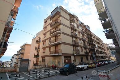 Via Sacro cuore di Gesù - Deposito in pieno centro