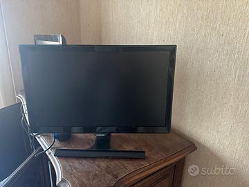 Televisori Samsung 21” e Sharp 23”