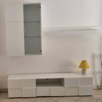 Soggiorno bianco lucido, come nuovo.