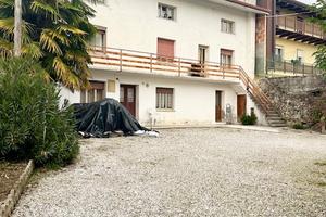 TRICESIMO (Ara Grande ) casa di testa