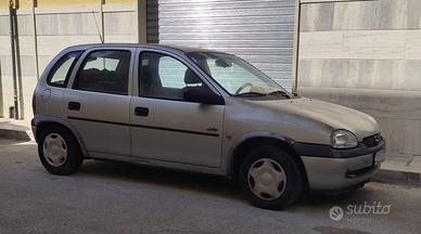 OPEL Corsa con gancio traino omologato