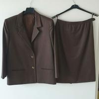 Giacca  e gonna marroni in lana