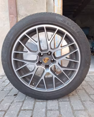 CERCHI ORIGINALI PORSCHE MACAN CON GOMME INVERNALI