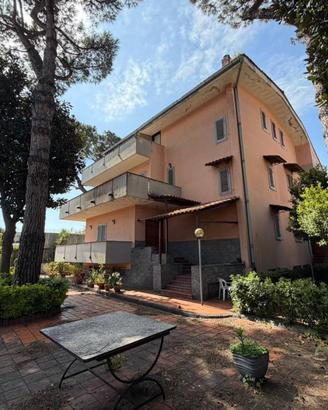 Villa di 450 m² con più di 5 locali e box auto dop
