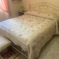 Struttura letto matrimoniale in ferro battuto